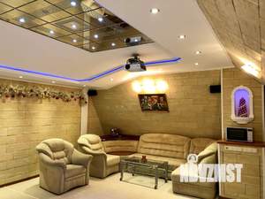 Дом 260м², 2-этажный, посуточно,