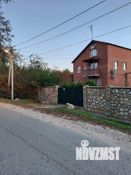 Коттедж 180м², 3-этажный, участок 64 сот.