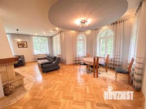 Дом 400м&sup2;, 3-этажный, на длительный срок, 