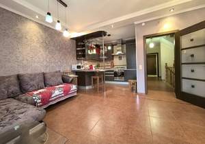 Дом 225м², 3-этажный, участок 0 сот.  