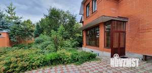 Коттедж 400м&sup2;, 3-этажный, участок 15 сот.  