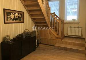 Дом 220м&sup2;, 2-этажный, участок 9 сот.  