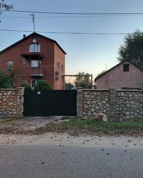 Дом 180м², 3-этажный, участок 64 сот.  