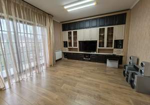 Дом 225м², 3-этажный, участок 0 сот.  