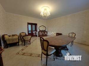 Дом 350м&sup2;, 3-этажный, участок 26 сот.  