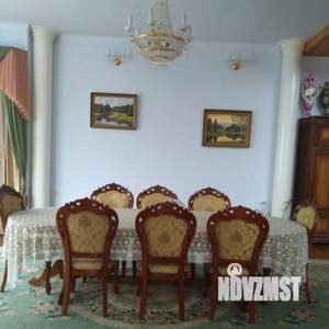 Коттедж 700м², 3-этажный, участок 12 сот.  