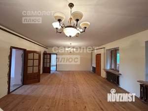 Дом 620м&sup2;, 4-этажный, участок 34 сот.  