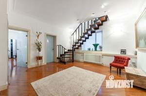 Дом 250м², 2-этажный, участок 45 сот.  