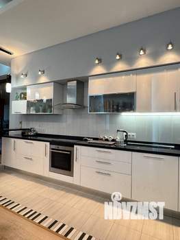 Дом 482м&sup2;, 2-этажный, участок 1700 сот.  