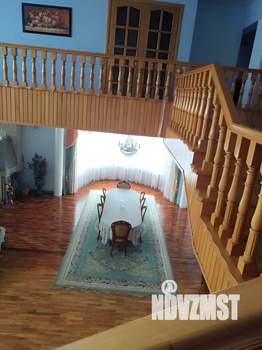 Коттедж 600м², 2-этажный, участок 12 сот.  