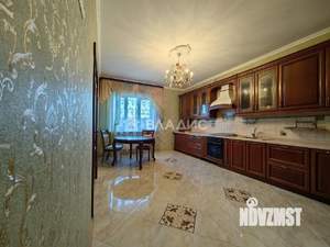 Дом 350м&sup2;, 3-этажный, участок 26 сот.  