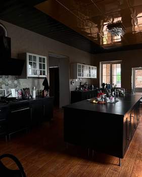 Дом 340м&sup2;, 3-этажный, участок 10 сот.  