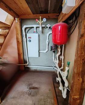 Дом 60м&sup2;, 2-этажный, участок 9 сот.  