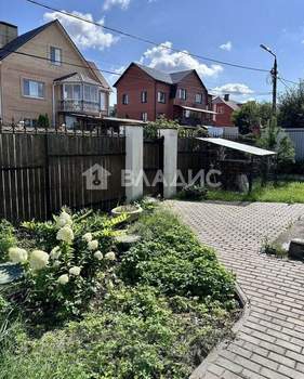 Дом 220м&sup2;, 2-этажный, участок 9 сот.  