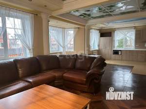 Дом 216м², 3-этажный, участок 3 сот.  