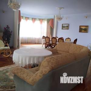 Коттедж 700м², 3-этажный, участок 12 сот.  