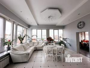 Коттедж 340м&sup2;, 3-этажный, участок 10 сот.  