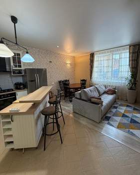 4-к квартира, вторичка, 158м2, 3/3 этаж