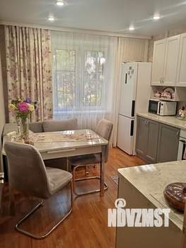 2-к квартира, вторичка, 61м2, 1/10 этаж